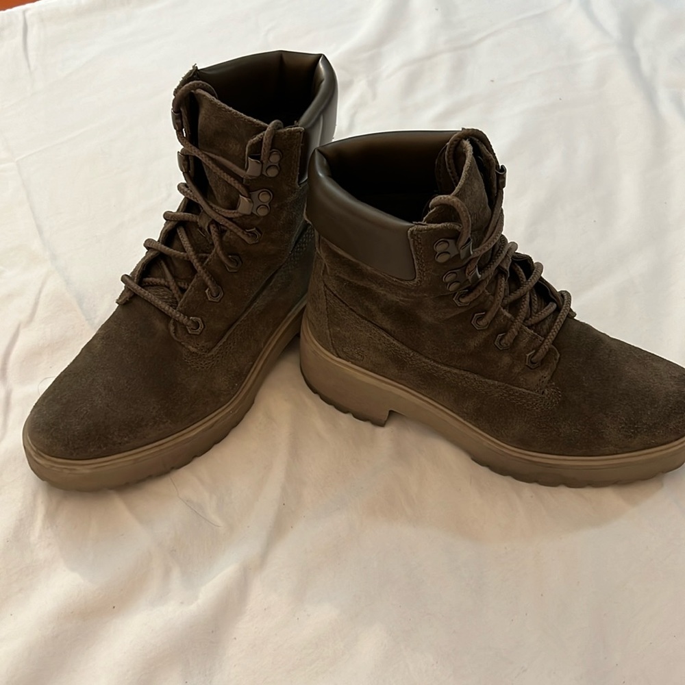 Size 6.5 Timberland Women’s Carnaby Boots